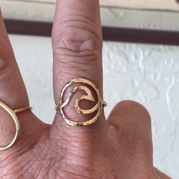 🎉 HAWAIIAN GOLD FILLED WAVE RING‼️ - Picture 3 of 6